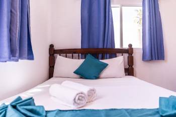 Habitación Doble Estándar con baño compartido4